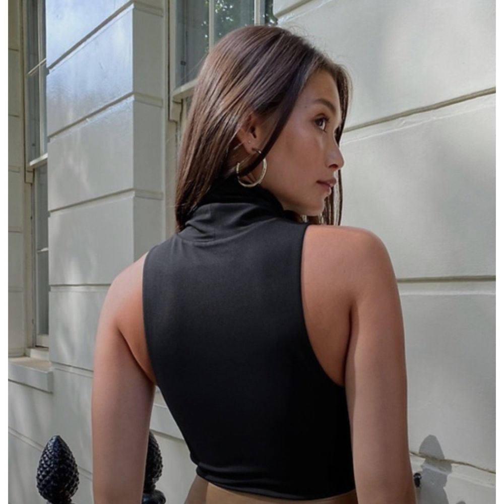 Aritzia Babaton CONTOUR TURTLENECK BODYSUIT Womens Size Large